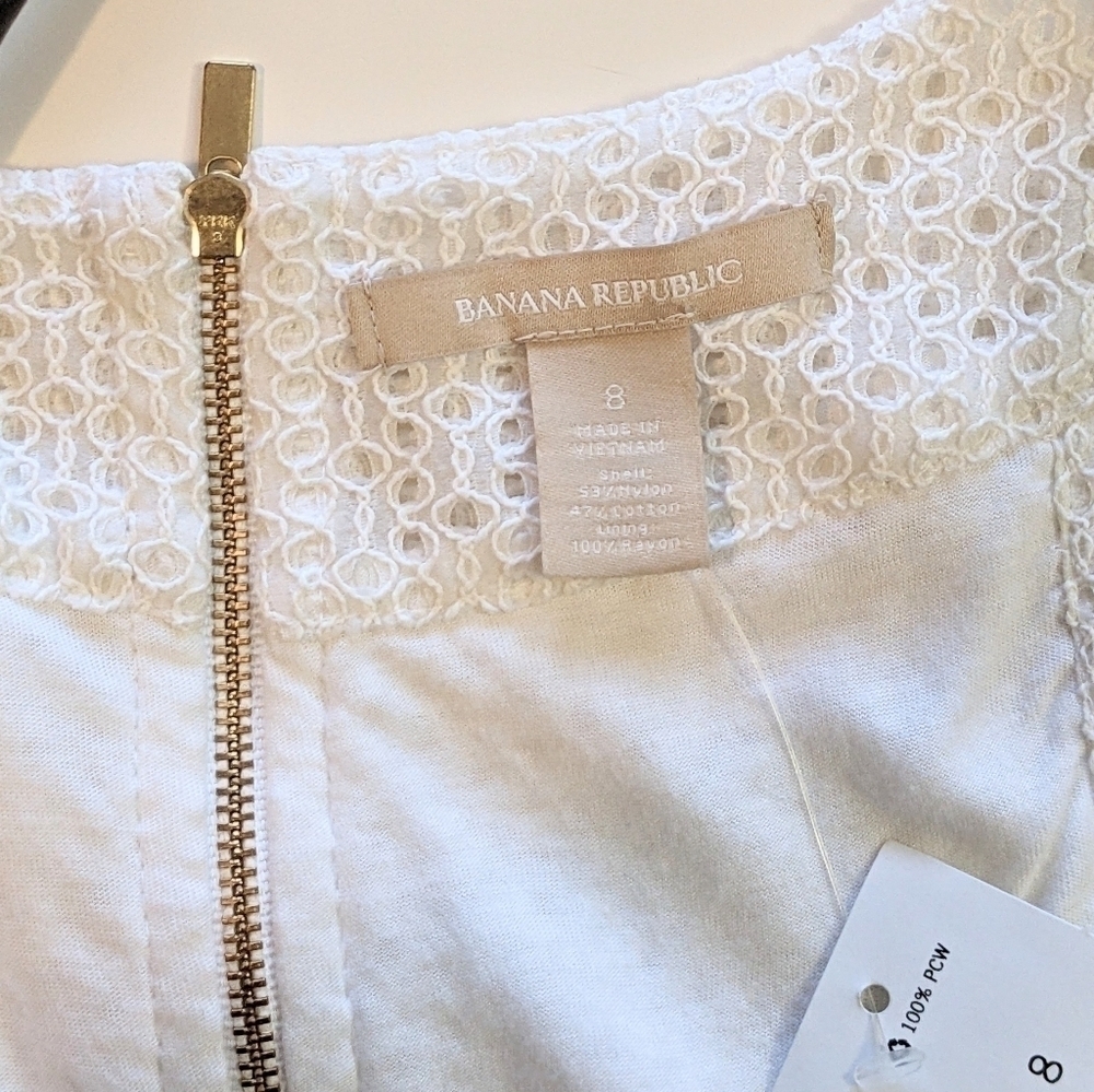 BANANA REPUBLIC, fitted, eyelet sleeveless top, gold back zipper, Size 8. White. - Picture 7 of 8